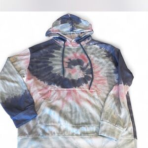 Cozy Women's Tie-Dye Hoodie size medium in good condtion!